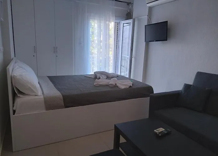Little Beauty - Happyhostgr - In Platamonas